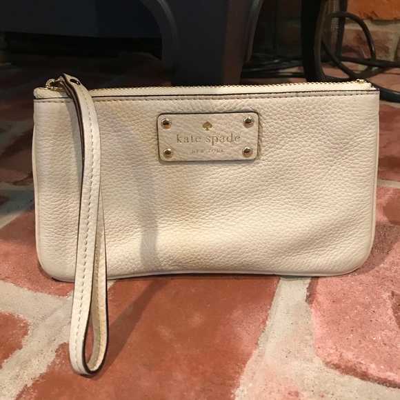 kate spade Handbags - Kate Spade Beige Pebble Leather Wristlet